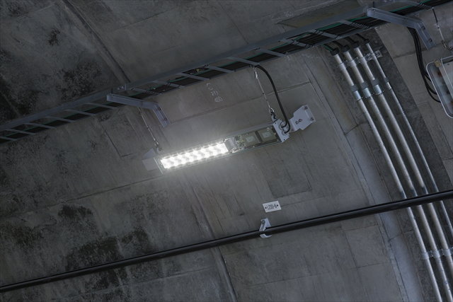 図２　トンネル照明器具