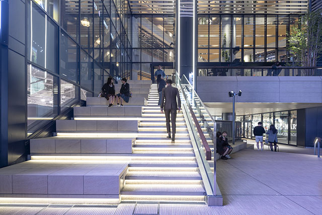 図３　ステップベンチ夜景