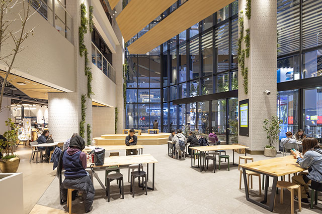 図４　3階市民広場