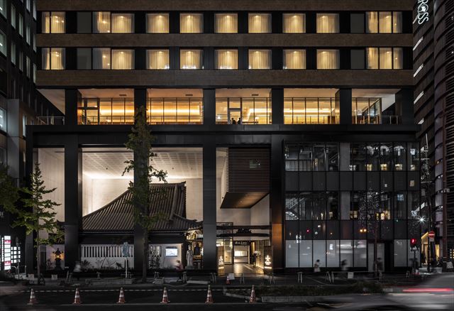 図２　御堂筋側低層部夜景