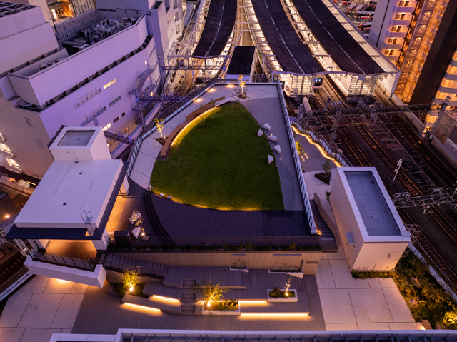 図４　南側屋上広場「ひらかたデルタ」