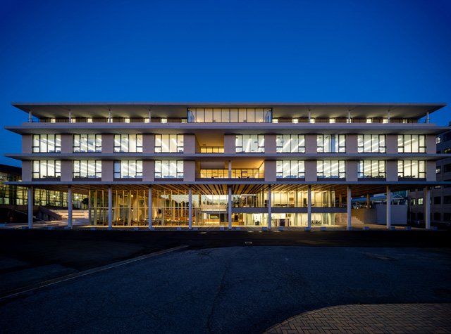 図４　夜景(西面)