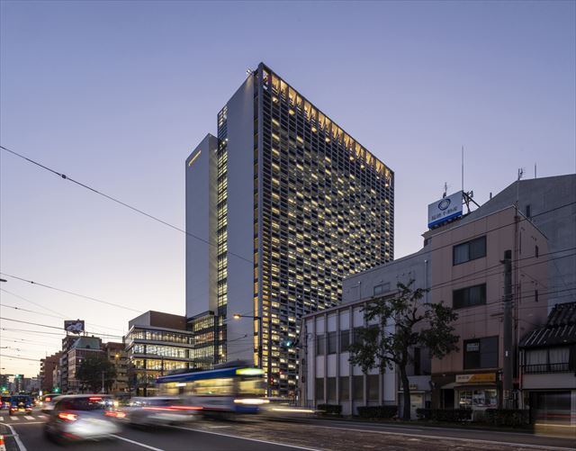 図４　外観（夜景）