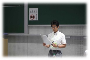 司会の様子（小崎 実行委員）